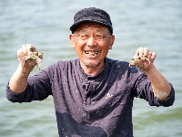 蟹农水上“春耕”忙