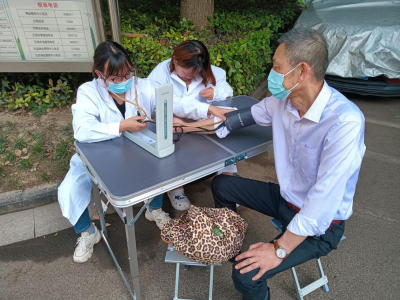 金新社区：为老年人免费体检