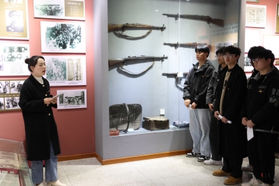 将思政实践课上在红色基地上