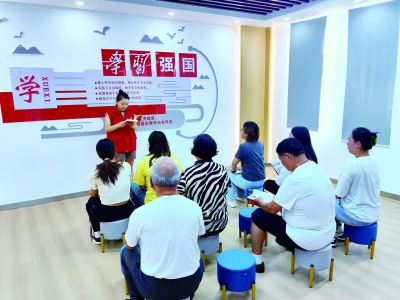 “小板凳”课堂听宣讲 “拉家常”中解民忧