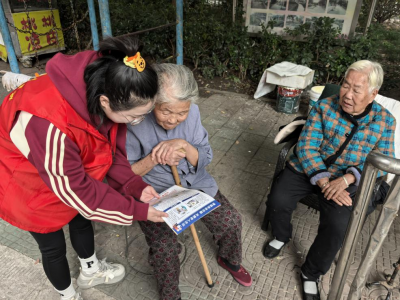 银河社区：开展防范养老诈骗宣传