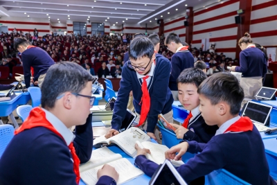 人工智能点亮课堂变革新路径
