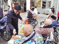 爱心温暖重阳节