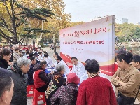 专家义诊暖民心