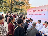 专家义诊暖民心